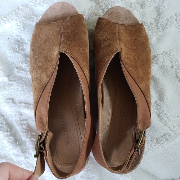 Vionic Camel Platform Wedges - Picture 6 of 7